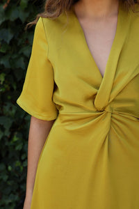 Vestido midi oliva| Helen - Moitte invitada