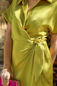 Vestido midi oliva| Luz - Moitte invitada